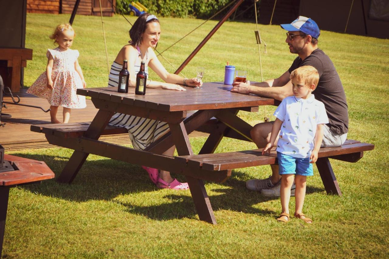 Dawn Chorus Holidays 3*